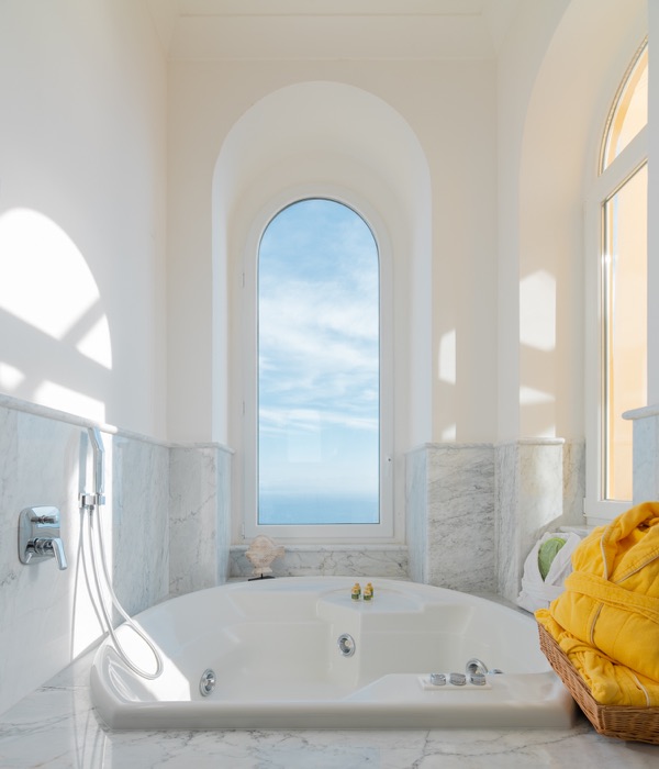 Augustus Tower Spa Suite Bath Infinity Tub